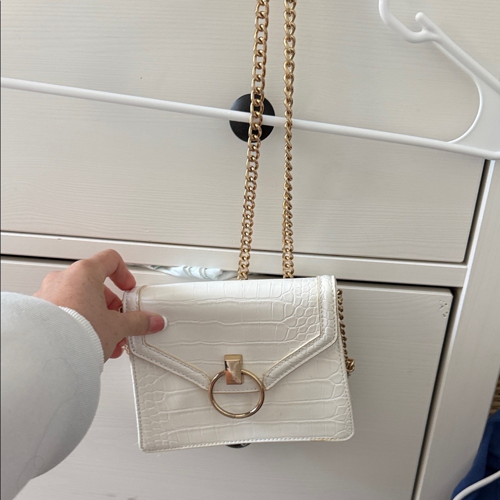 White Croc-Embossed Crossbody Bag with Gold Chain